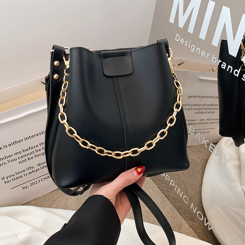 Simple Chain Fashion Messenger Bag Textured Bucket