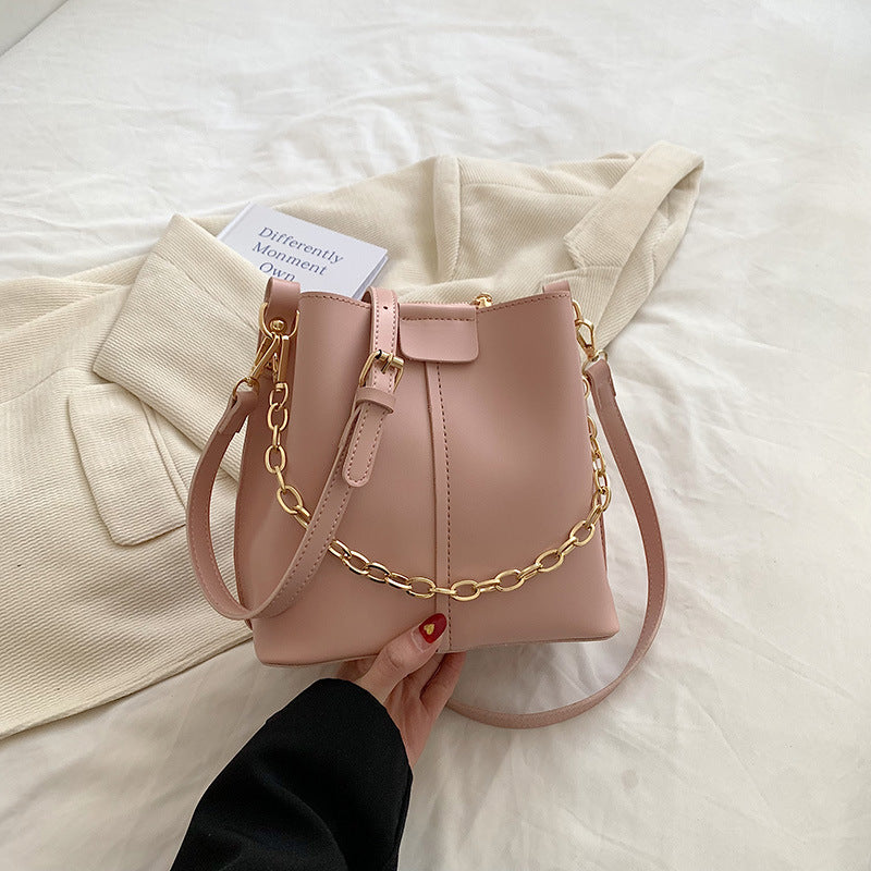 Simple Chain Fashion Messenger Bag Textured Bucket