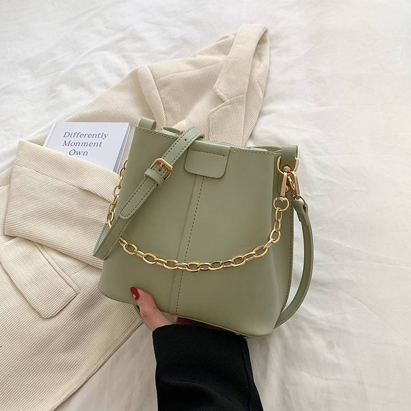 Simple Chain Fashion Messenger Bag Textured Bucket