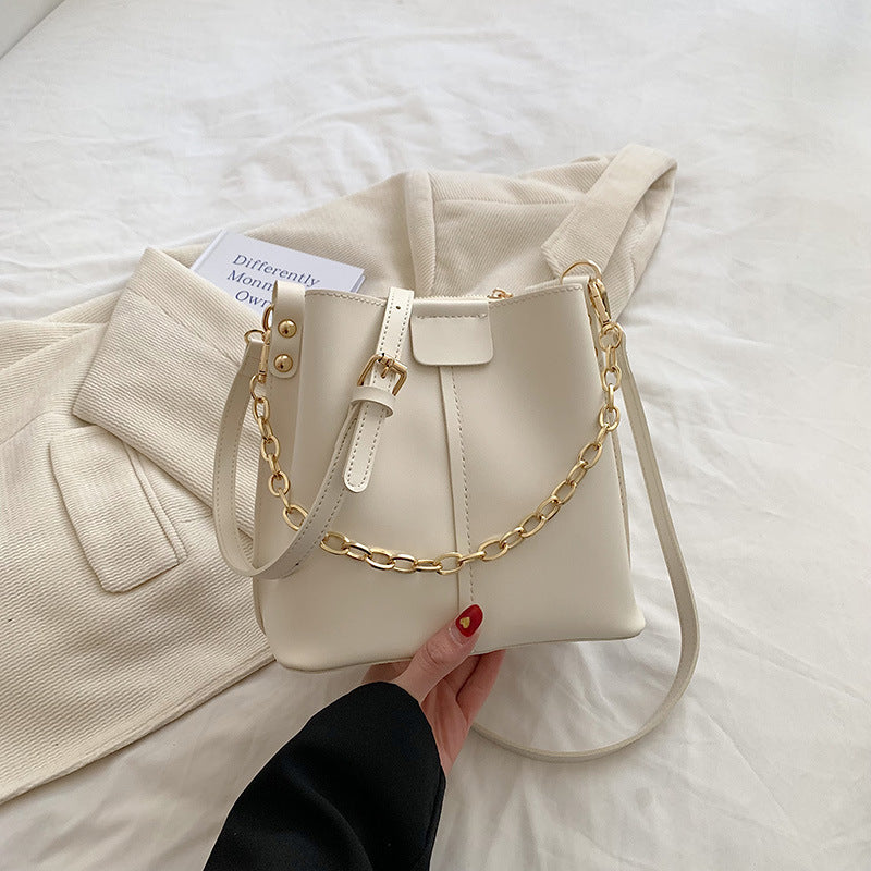 Simple Chain Fashion Messenger Bag Textured Bucket