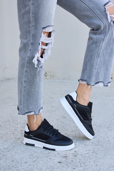 Lace-Up Round Toe Flat Sneakers