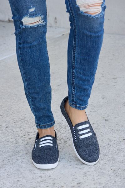 Round Toe Slip-On Flat Sneakers