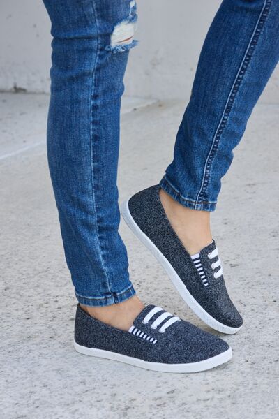 Round Toe Slip-On Flat Sneakers